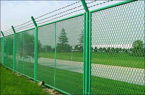 Expanded diamond mesh panels for perimeter security
