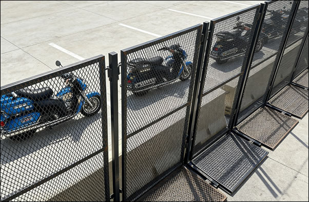 Expanded metal mesh fencing galvanized black powder coated for temporary perimeter security