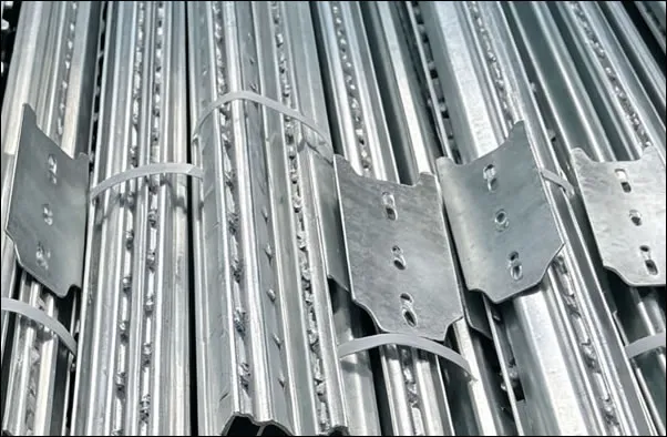 1350mm Heavy gauge galvanized steel studded T post