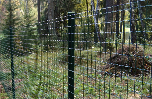 Woven wire high tensile fence for farming uses