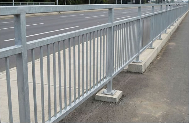 Euro standard steel bar fencing for pedestrian safety