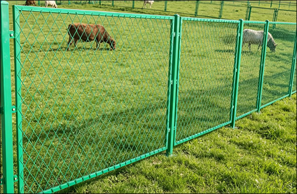 Expanded Steel Mesh Mobile Security Fencing Flattened Panels