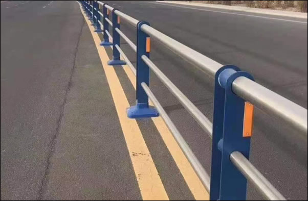 Galvanized steel tube railings for highway traffic guardrail